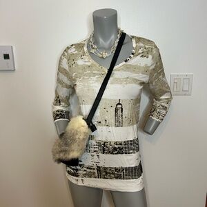 Chic 3/4 Sleeve Top in Cream and Black❤️XS